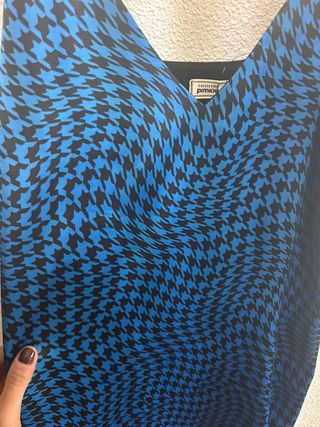 Vestido satinado azul y negro