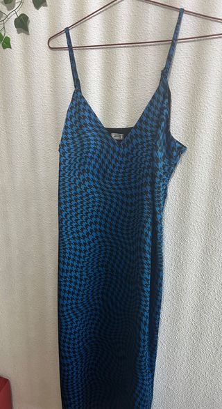 Vestido satinado azul y negro