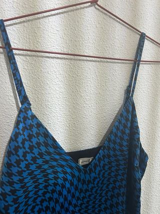 Vestido satinado azul y negro