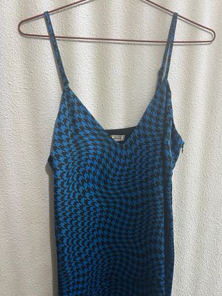 Vestido satinado azul y negro