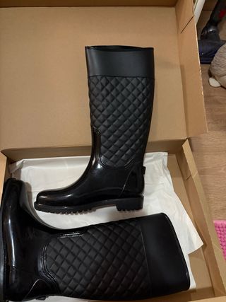 Botas de agua negras acolchadas