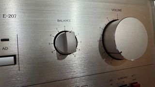 Amplificador Accuphase E-207 Plata
