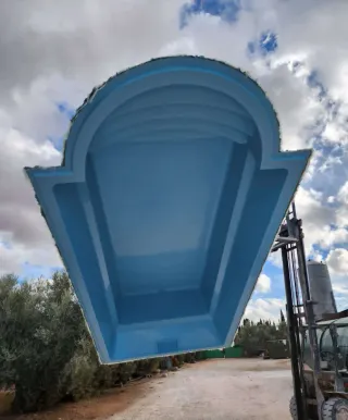 Vaso de piscina azul de plástico