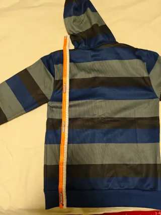 Felpa Burton con zip intera e cappuccio.