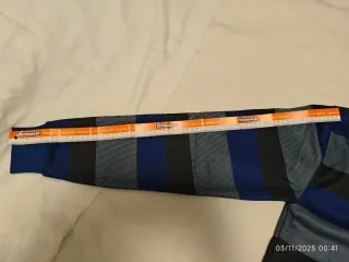 Felpa Burton con zip intera e cappuccio.