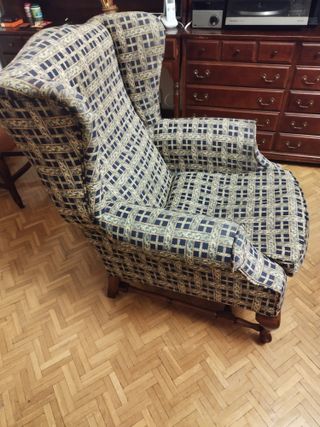 2 Butacas de tela y madera