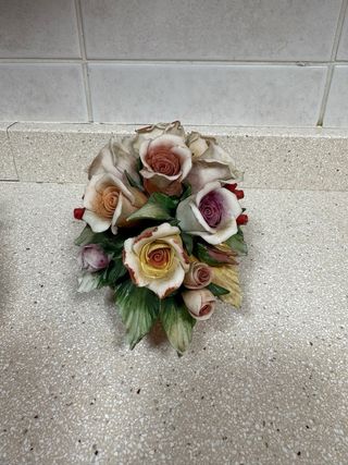 Centro de mesa con rosas de Capidimonte