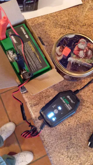 Cargador Mantenedor Baterías HTRC 3A 6V/12V .