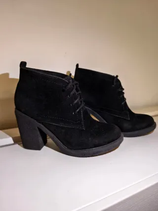 Botines negros con cordones tacón block