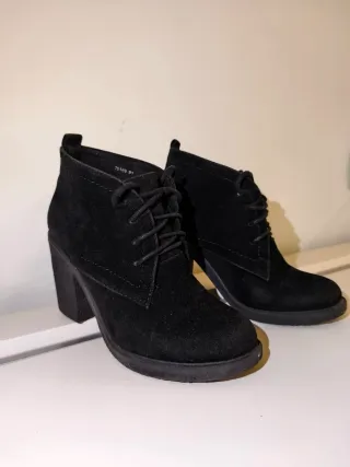 Botines negros con cordones tacón block