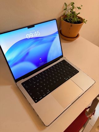 MacBook Pro 14 M1 Pro 10 CPU 16GB RAM 1TB SSD