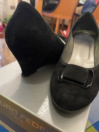 Décolleté scamosciate nere con zeppa n.39 Fedeli