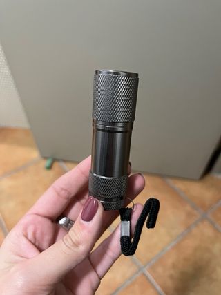 Kit auto: impermeabile, torcia, guanti