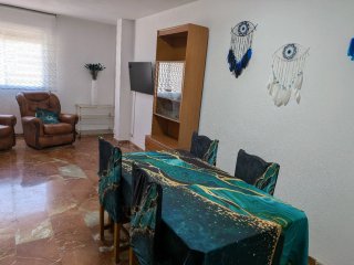 Muy buen estado, ideal funcionarios.