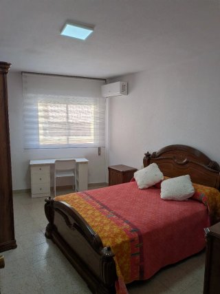 Muy buen estado, ideal funcionarios.