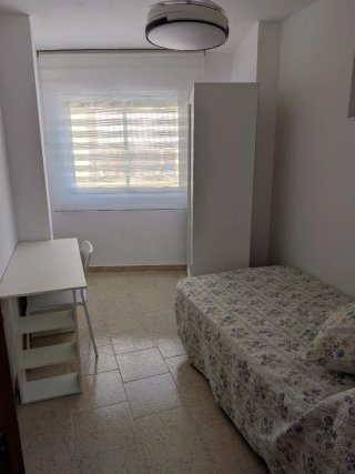 Muy buen estado, ideal funcionarios.