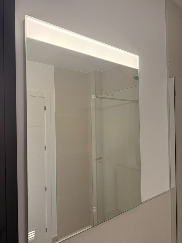 Mueble de baño Roca Victoria con espejo LED nuevo