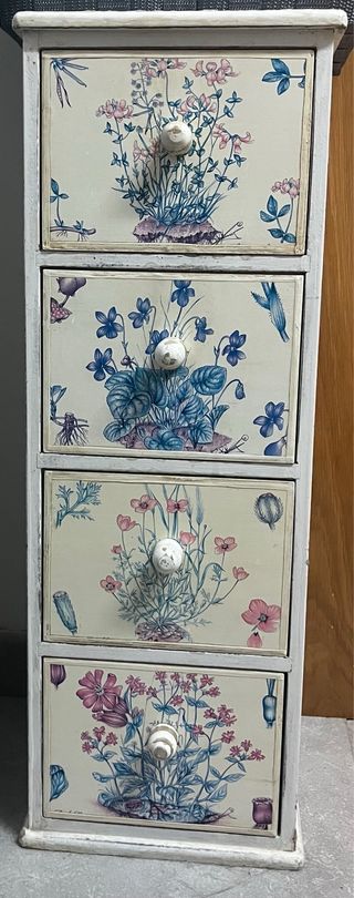 Cajonera blanca floral