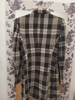 Abrigo Zara cuadros beige y negro