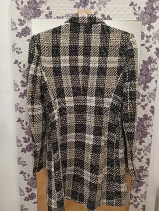 Abrigo Zara cuadros beige y negro