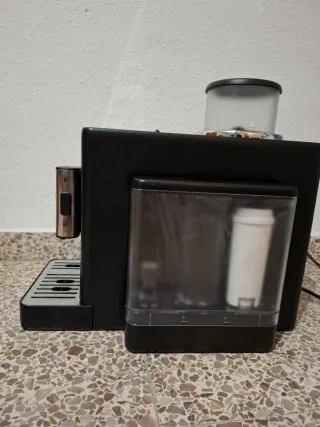 Cafetera De'longhi Rivelia Superautomática