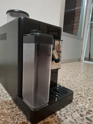 Cafetera De'longhi Rivelia Superautomática