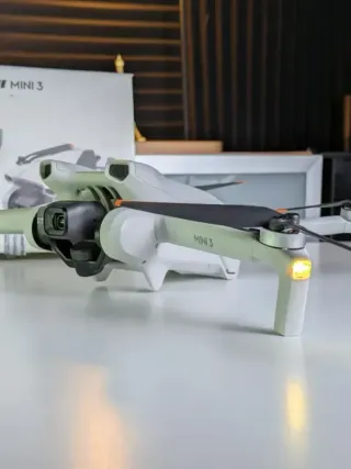 COMO NUEVO | DJI Mini 3 Drone y Control