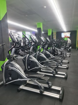 EQUIPAMIENTO FITNESS PROFESIONAL DISPONIBLE