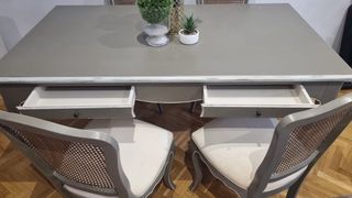 Mesa extensible y 6 sillas. SIA.