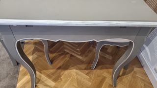 Mesa extensible y 6 sillas. SIA.