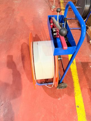 Flejadora con rollo de fleje