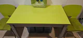 Mesa de cocina de cristal.