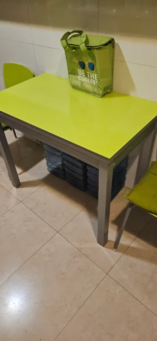 Mesa de cocina de cristal.