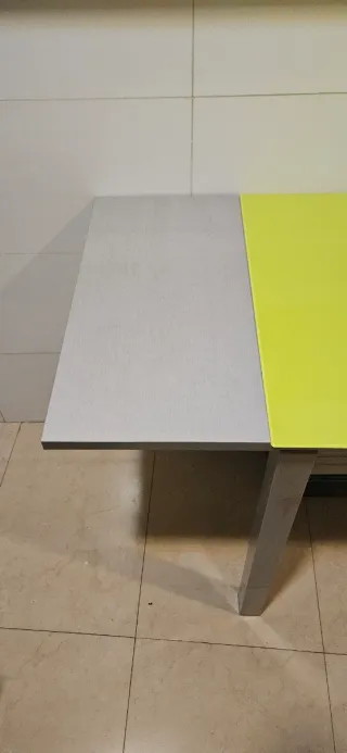 Mesa de cocina de cristal.