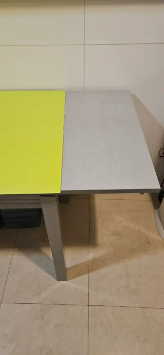 Mesa de cocina de cristal.