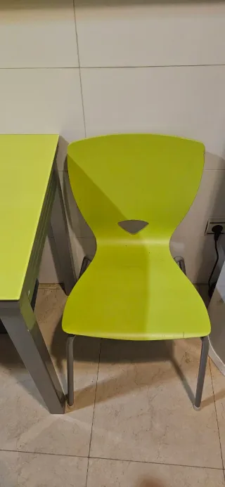 Mesa de cocina de cristal.