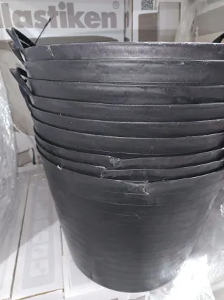 Cubo plástico flexible apilable 42lts.