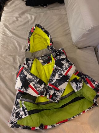 Conjunto esqui. Chaqueta, casco, guantes y gafas