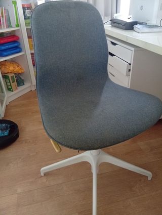 Silla de escritorio Ikea gris y blanca
