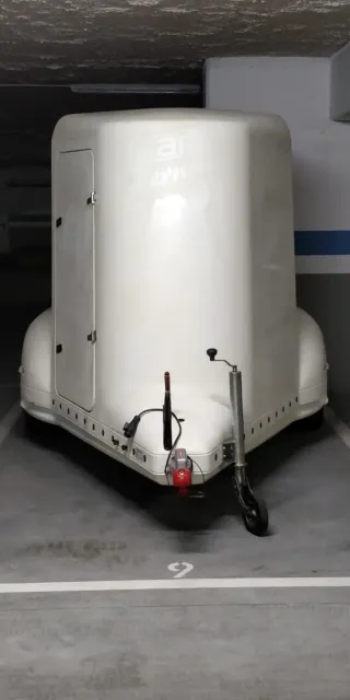 Remolque cerrado blanco