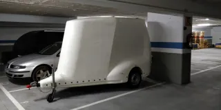 Remolque cerrado blanco