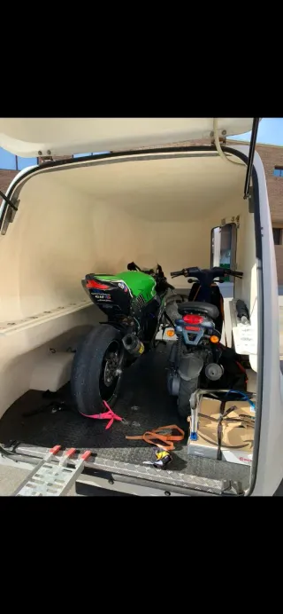 Remolque cerrado blanco