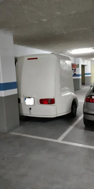 Remolque cerrado blanco