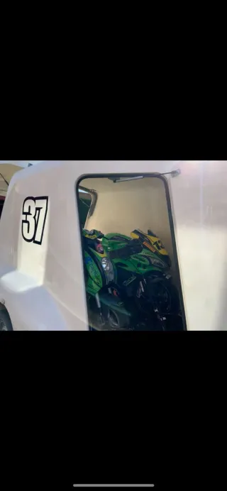 Remolque cerrado blanco