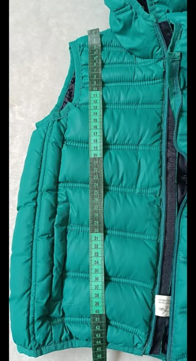 Chaleco acolchado verde  capucha 7 - 8 años 126 cm