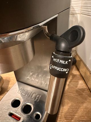 Cafetera Espresso DeLonghi Dedica EC685BK