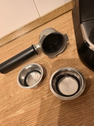 Cafetera Espresso DeLonghi Dedica EC685BK