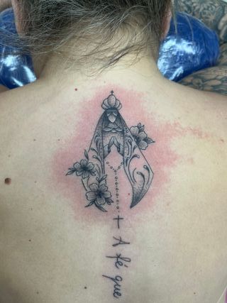 Tatuador profesional con 15 años de experiencia