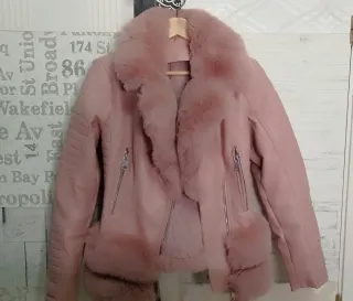Chaqueta rosa con pelo