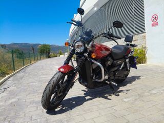 Harley Davidson Roja 750